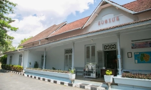 Museum Timah Tanjung Pandan Belitung | Wisata Edukasi Sejarah & Budaya 7 Tampak depan Museum Timah Indonesia Tanjung Pandan Belitung
