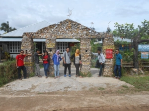 12 Tempat Wisata Hits di Belitung yang Harus Masuk Bucket List 2025 4 Museum Kata Andrea Hirata Belitung dengan dinding warna-warni penuh kutipan